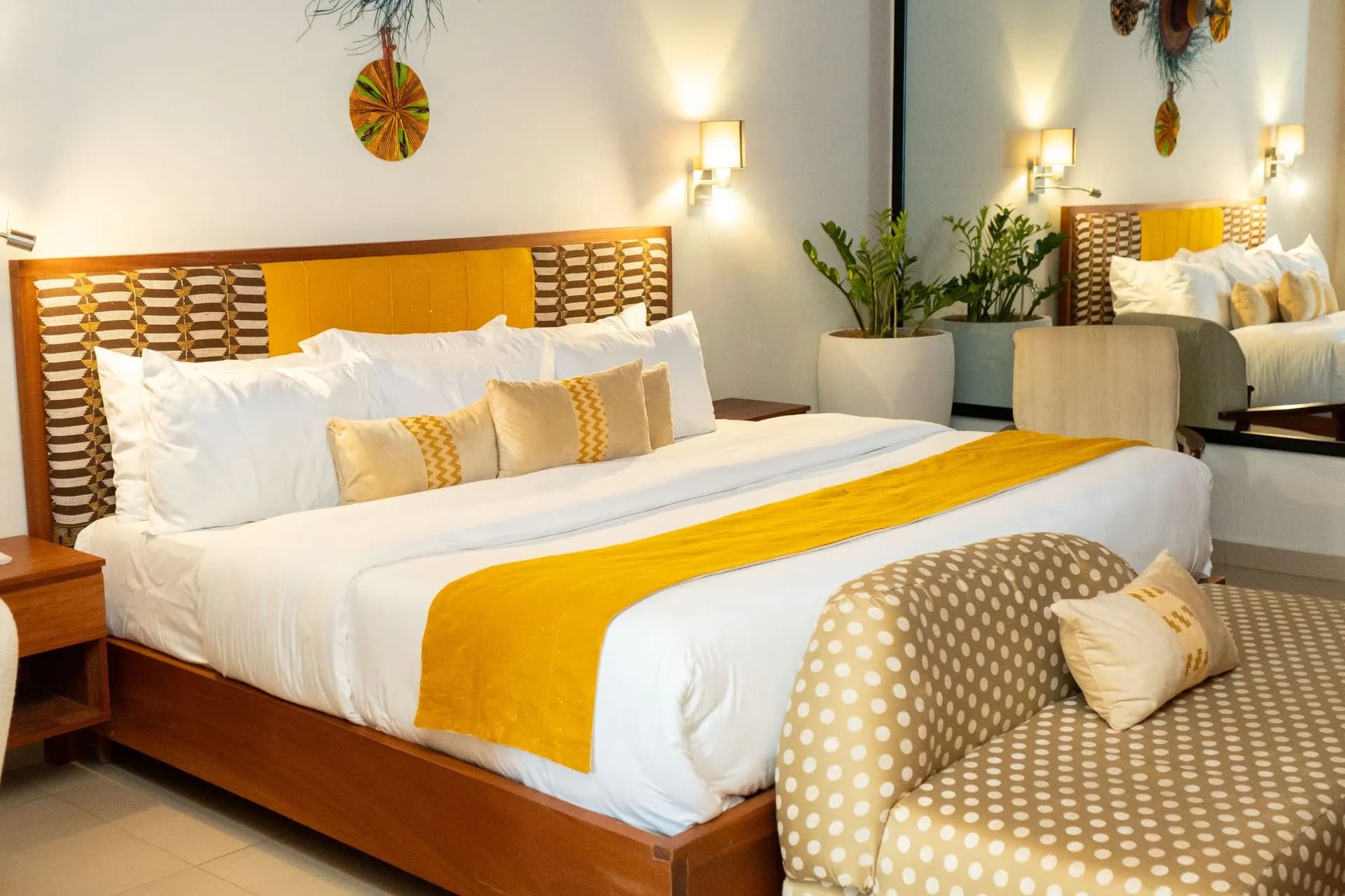 La Royale interior 13